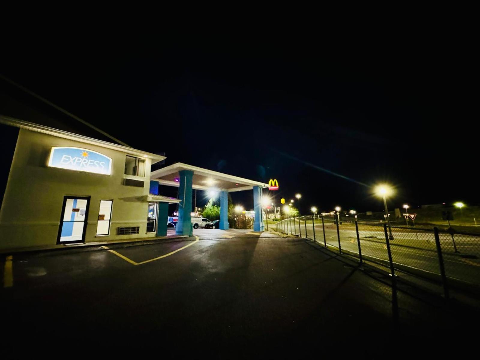 Express Inn Junction Stadt Exterior foto